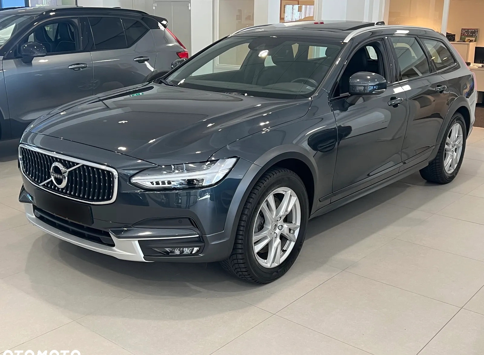 Volvo V90 Cross Country cena 135900 przebieg: 161900, rok produkcji 2017 z Zawidów małe 277